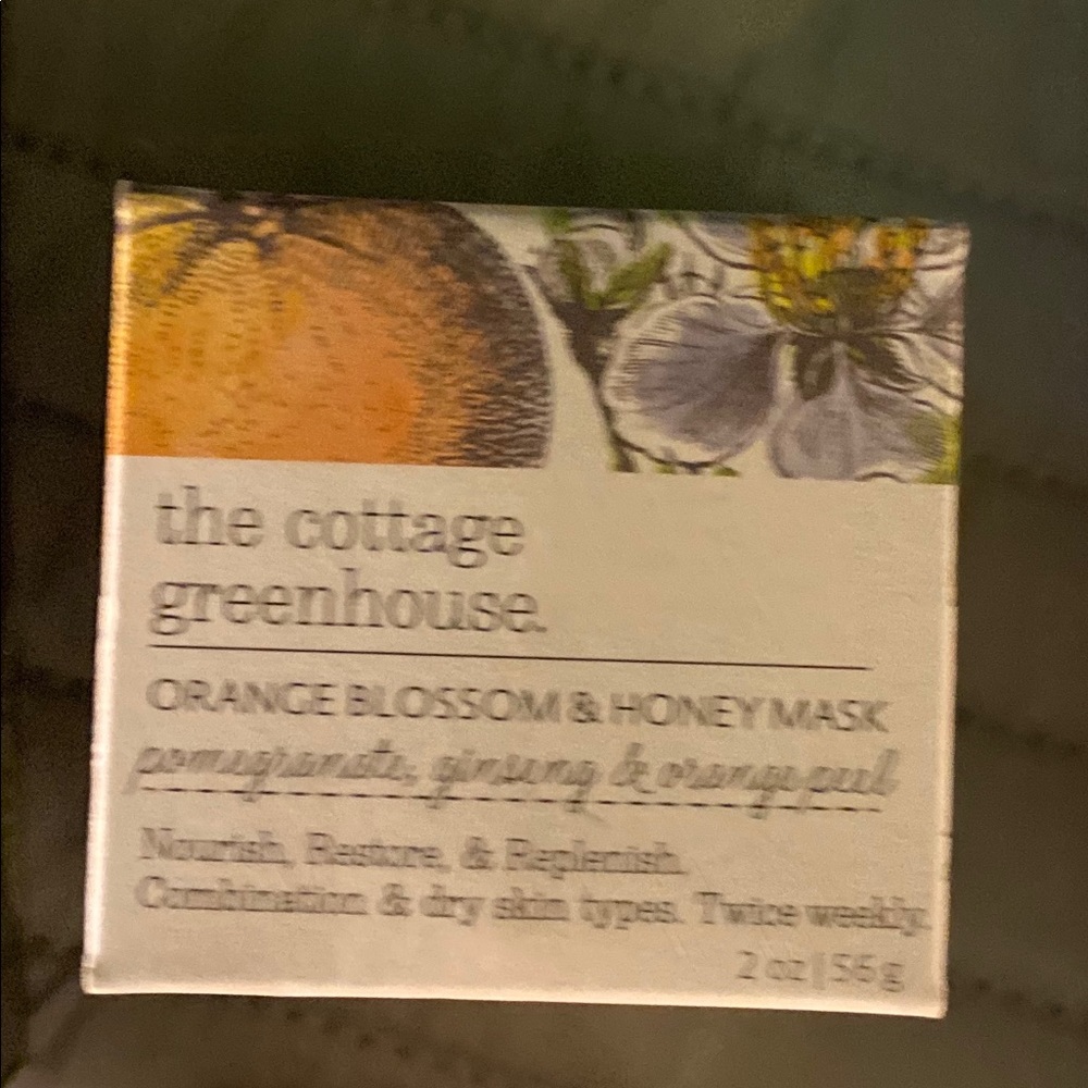 The cottage greenhouse orange and honey mask